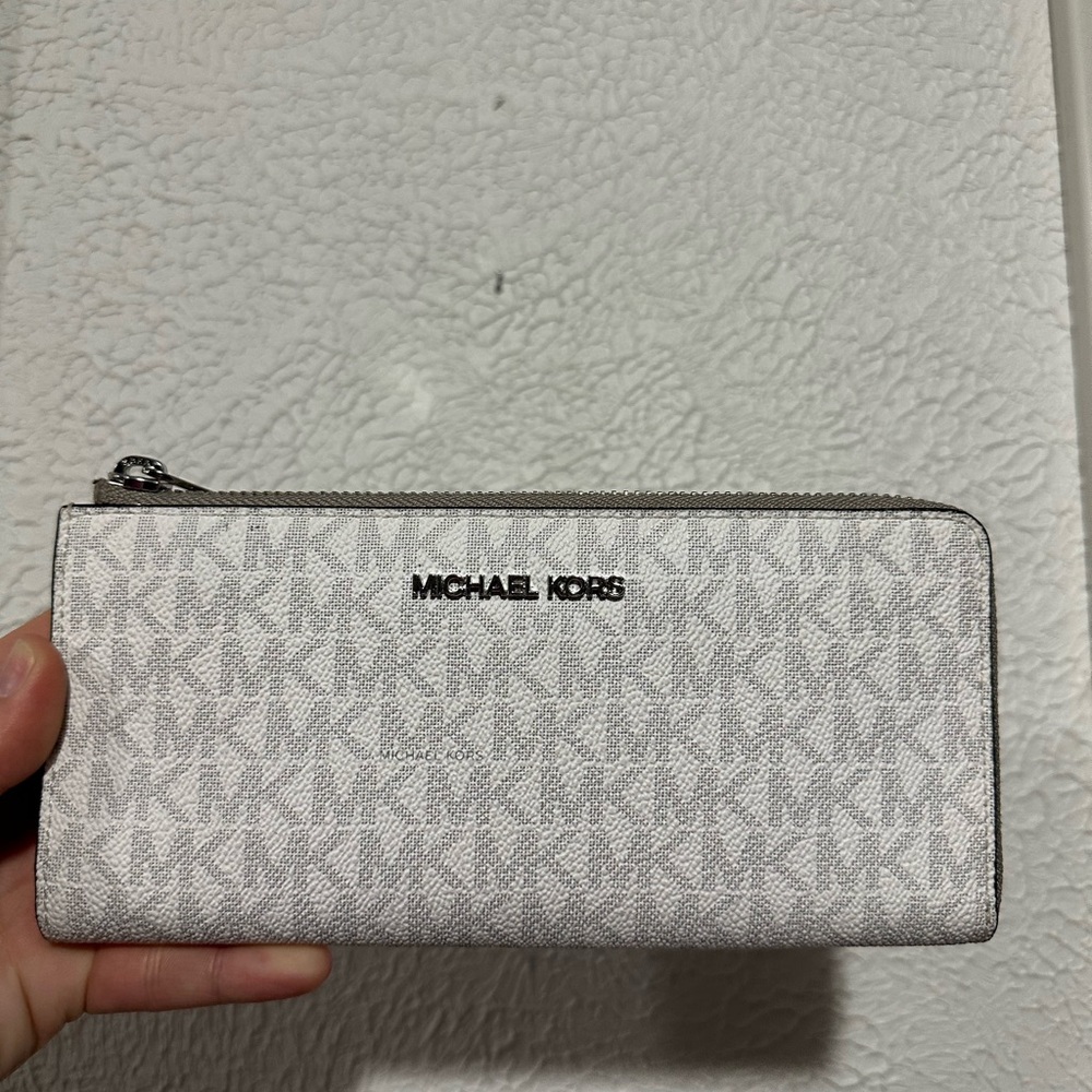 Michael Kors Silver White Gray Jet Set Wallet